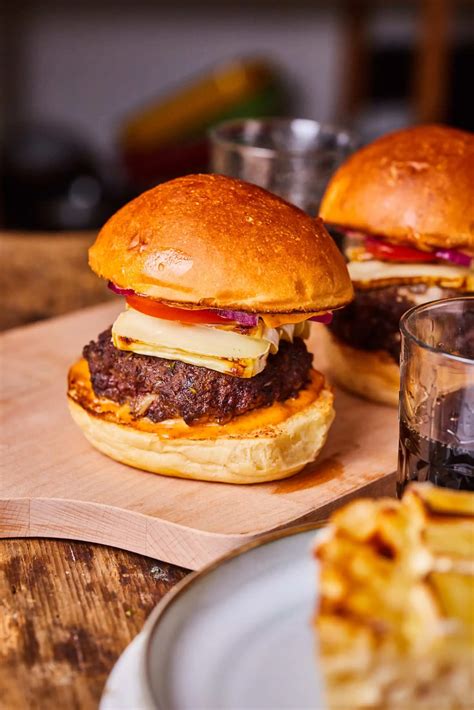 Camembert sajt a Juicy Lucy burgerben