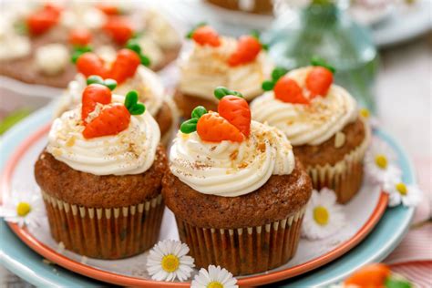 Répatorta muffinok ünnepi díszítéssel