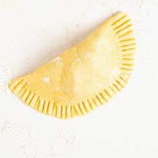 Empanada félhold formában