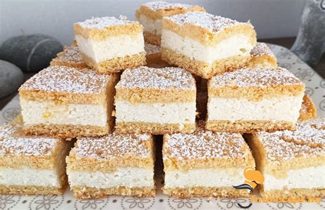 Kész túrós pite szeletelve