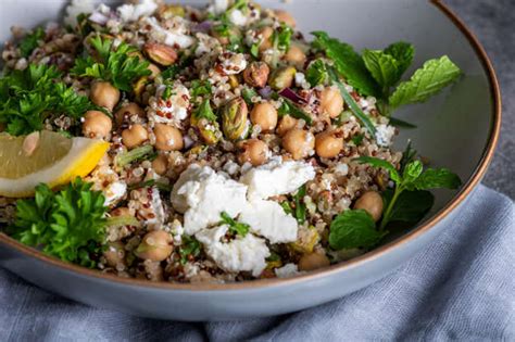 Különböző köles alapú ételek