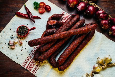 Hagyományos és modern szalámi készítésének bemutatása
