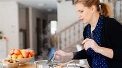 Magyar háziasszony a konyhában