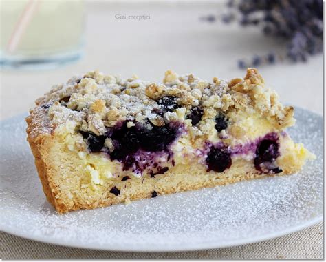 frissen sült túrós-áfonyás pite látképe