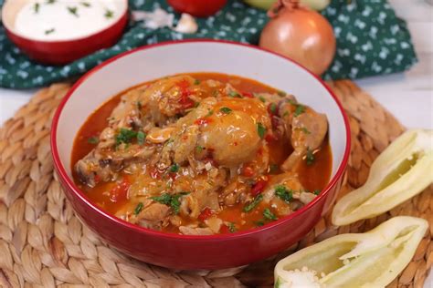 Csirkepörkölt alapanyagok