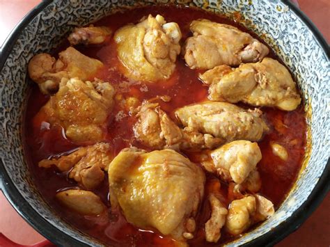 Különböző csirkepörkölt receptek gyűjteménye