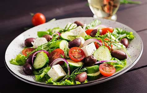 Görög saláta feta sajttal és olívabogyóval