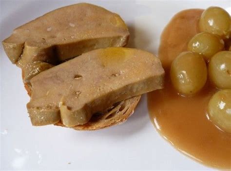 Libamáj almával és szőlővel