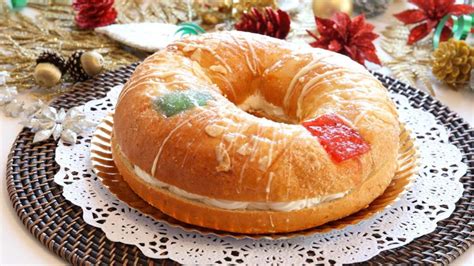 Roscón de Reyes felvágva