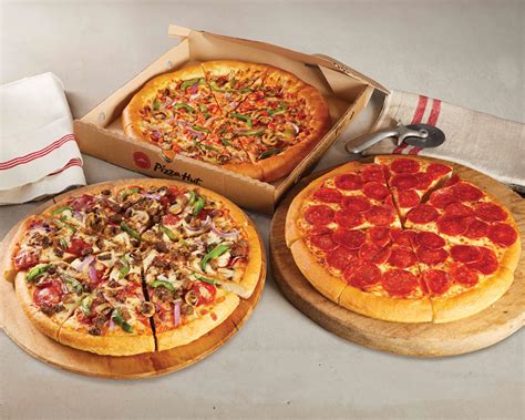 Pizza Hut egyenruhák evolúciója