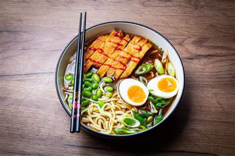 Japán ramen leves csirkehússal