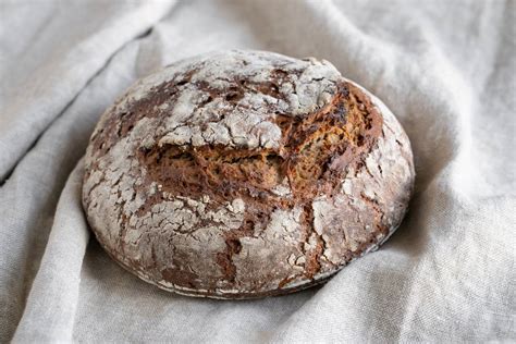 Rozskenyér magokkal