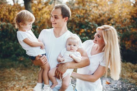 Régi családi fotó egy nagypolgári családról