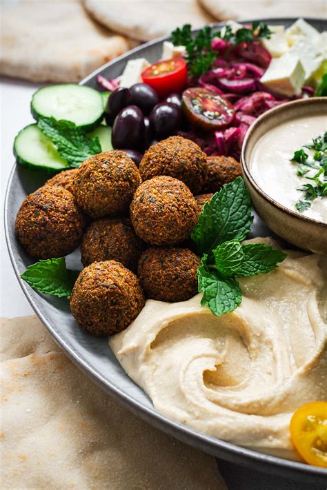 Hummus és falafel tál