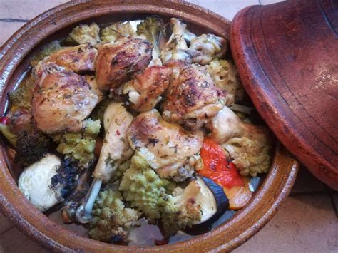 tajine edényben készült étel