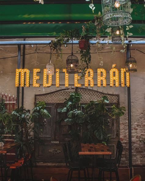 A Dobrumba étterem mediterrán hangulatú belső tere