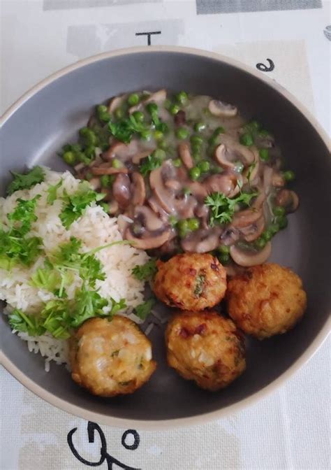 gomba curry rizzsel és lepénykenyérrel