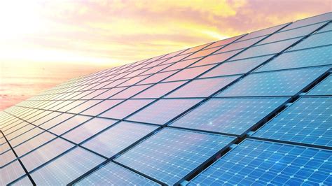 Napenergia felhasználása egy gyár tetején