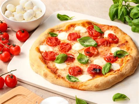 Pizza Margherita az olasz zászló színeiben