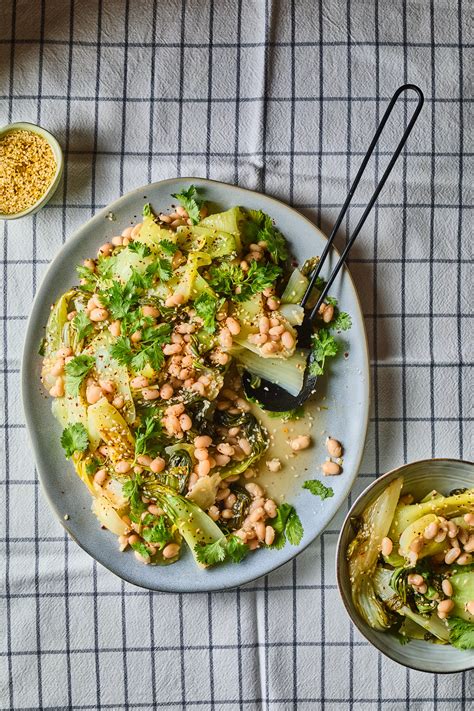 Brokkolis-pak choi saláta elkészítése