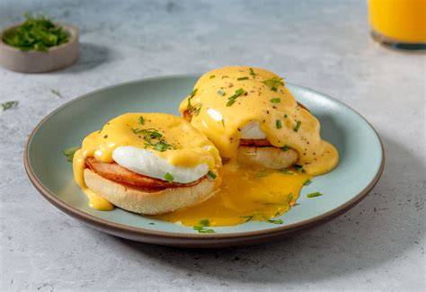 Eggs Benedict Hollandi mártással