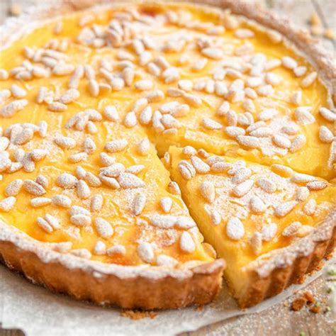 Torta della Nonna fenyőmaggal