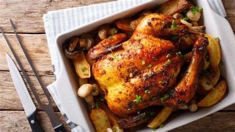 Jamie Oliver egy tepsiben sült csirkét készít