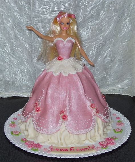 Barbie torta fondant szoknya