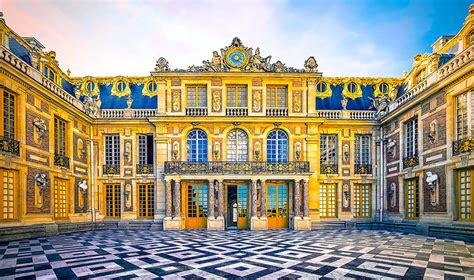 Mechanikus ló a versailles-i kastély udvarán