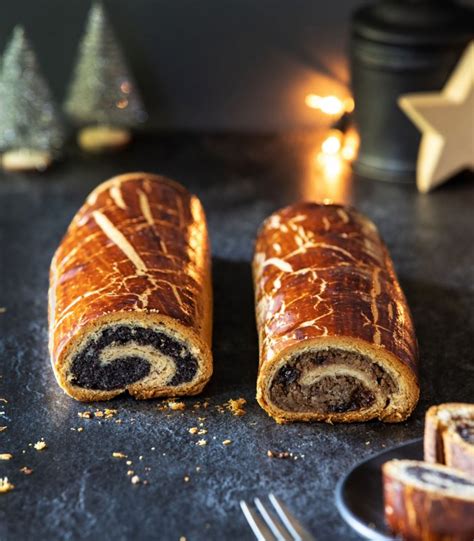 A bejgli tészta morzsolása és gyúrása