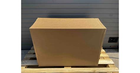 Különböző méretű és csomagolású tejfölös dobozok