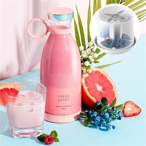 modern konyhai turmixgép és friss gyümölcsök
