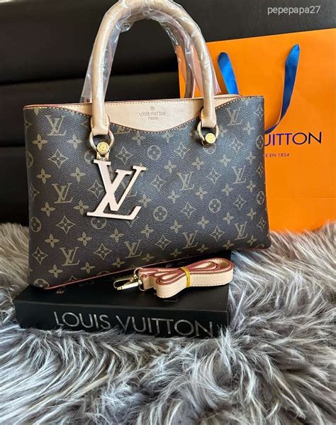 Louis Vuitton táska torta mintázattal