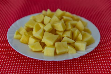 Kockákra vágott nyers burgonya