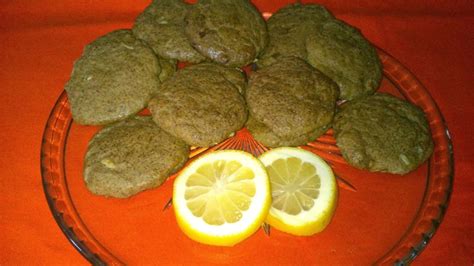 kész, ízlésesen tálalt paleo gyömbéres kekszek