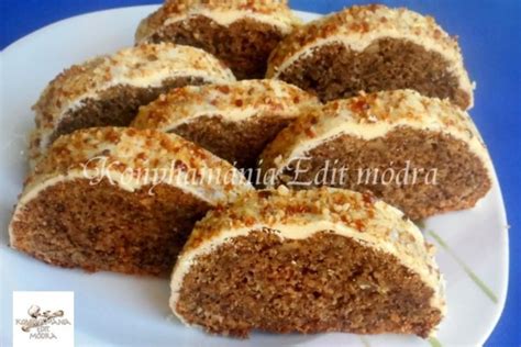 szeletelt almás sütemény őzgerinc formában, aranybarna tésztával