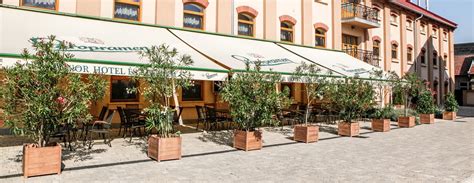 A Hunor Hotel és Étterem egyik elegáns szobája