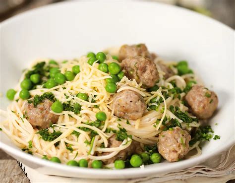 spagetti húsgolyóval és tejszínes mártással