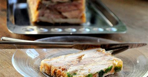Zöldséges csülök terrine szeletelve
