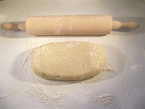 linzer tészta nyújtása