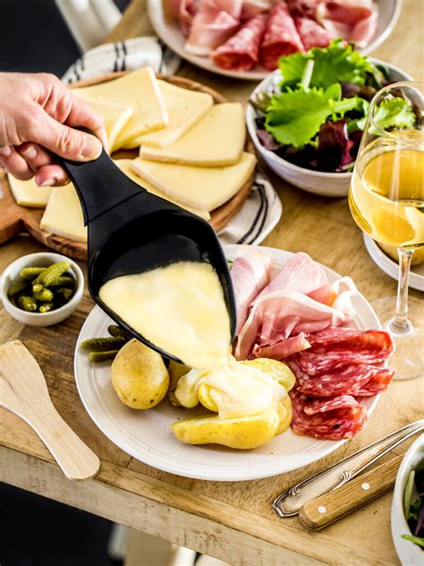 raclette készítés a hegyekben