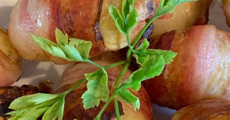 Baconbe tekert hot dog grillen