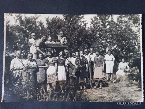 A disznóvágásról készült régi fotó