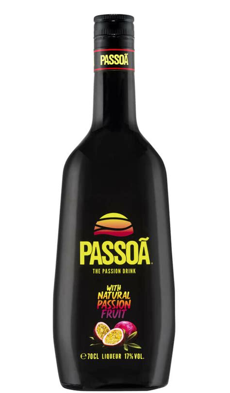 Passoa Passion Fruit likőr palackja és összetevői