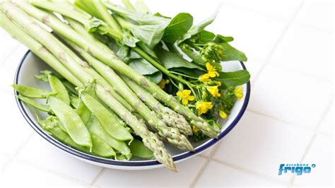 Tavaszi zöldségek és gomba