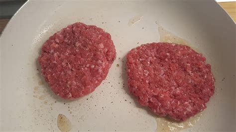 Hamburger húspogácsák formázása