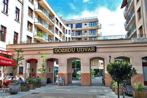 A Gozsdu udvar forgataga