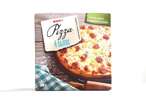 Különböző fagyasztott pizzák választéka egy boltban