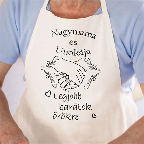 Nagymama és unokája sütnek
