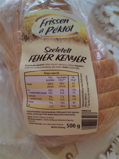 Frissen sült fehér kenyér szeletek